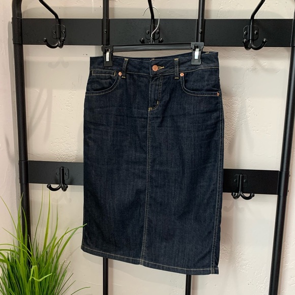 Zara Dresses & Skirts - Zara dark denim skirt, size 8